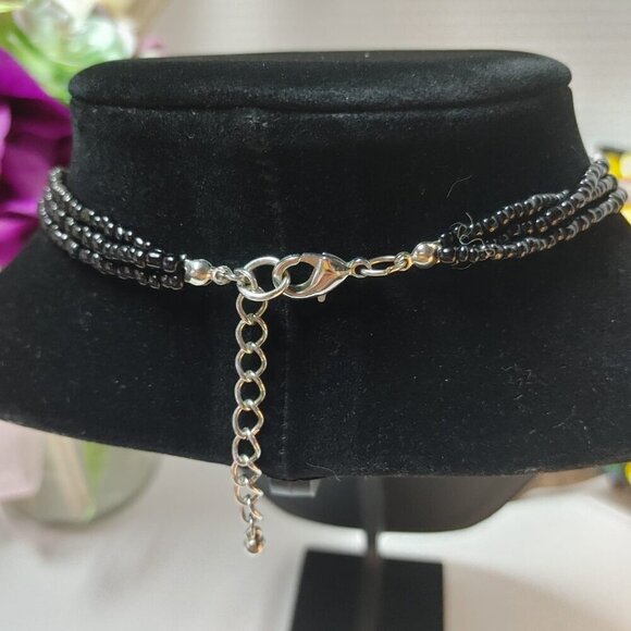 2/$30 Black & White Necklace w/ Round Mother Of Pearl Pendant 17.5in - Picture 4 of 7